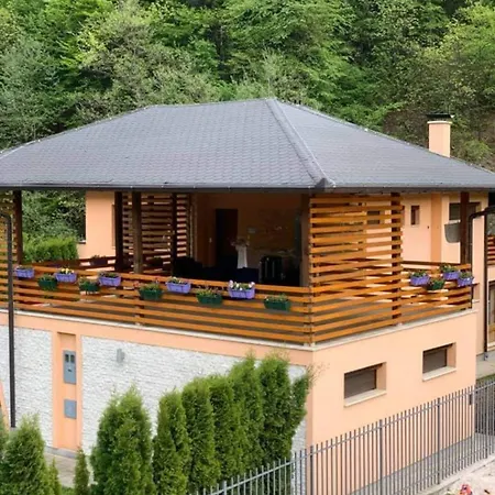 Ella Villa *